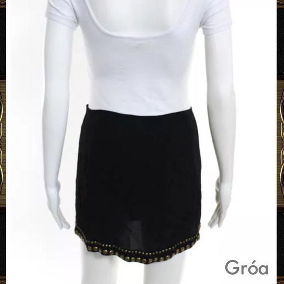 GRÓA Super Cute Blk/Gold Studded Slit Mini Skirt - Picture 3 of 4